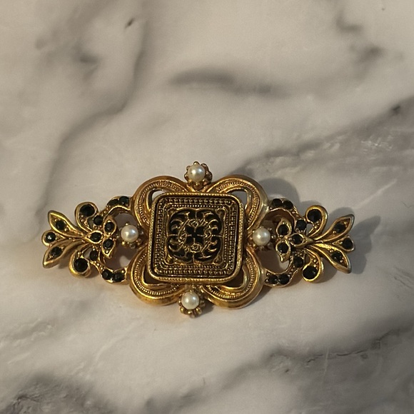 Vintage Goltone Black Crystal Regal Victorian Style Brooch 80s - Picture 1 of 5